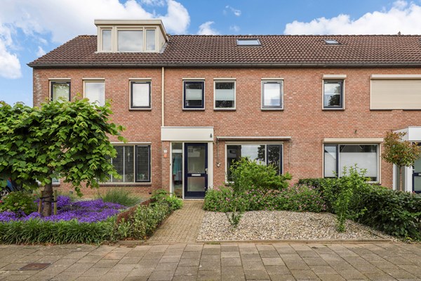 Verkocht: Goed onderhouden en afgewerkte tussenwoning gelegen in een gewilde woonwijk!